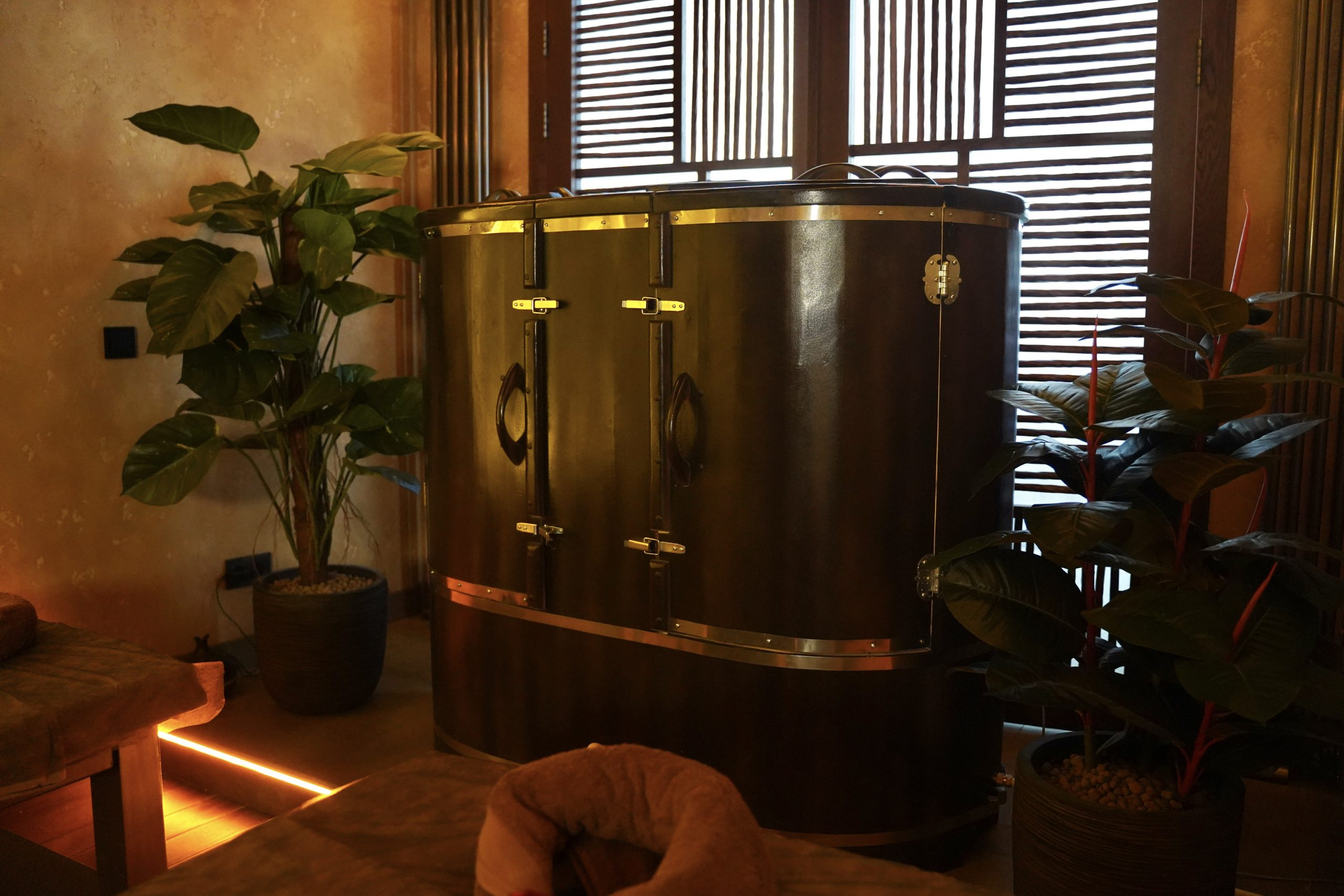 Парение в кедровой бочке с целебным сбором трав